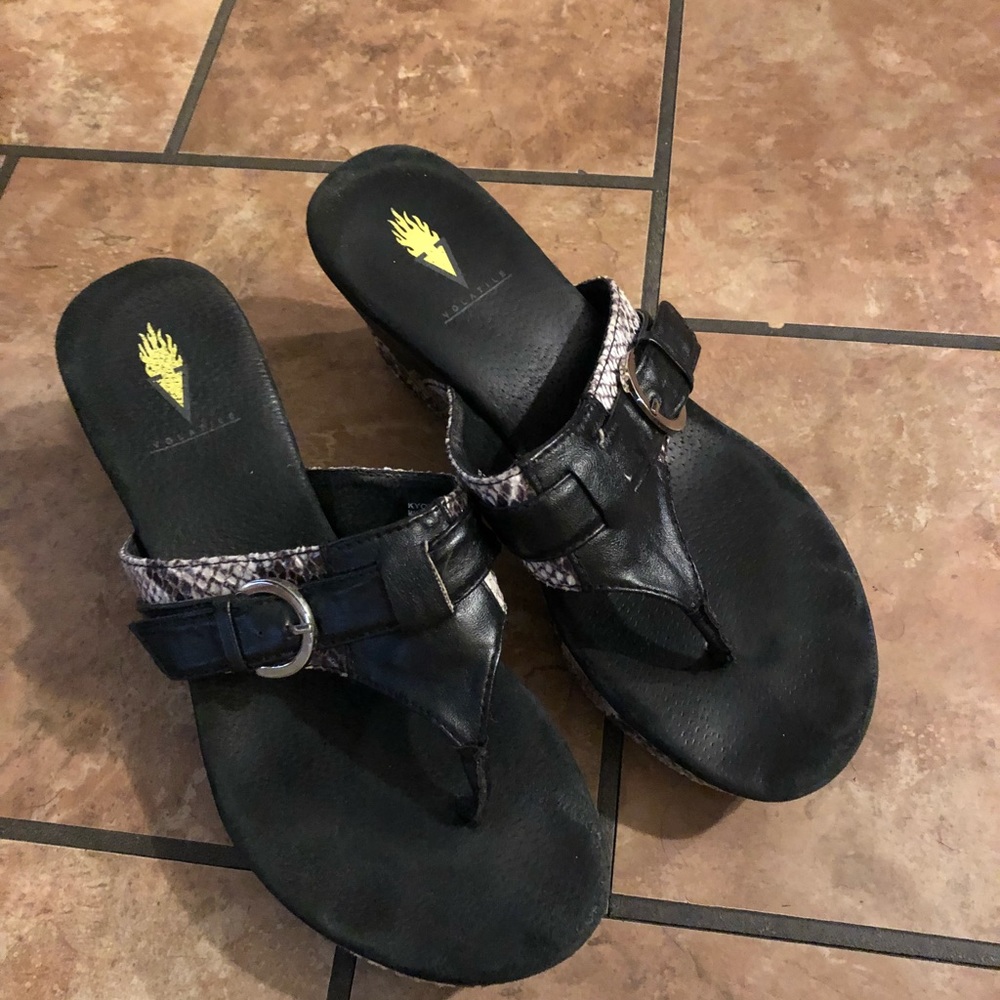 Volatile wedge flip flops